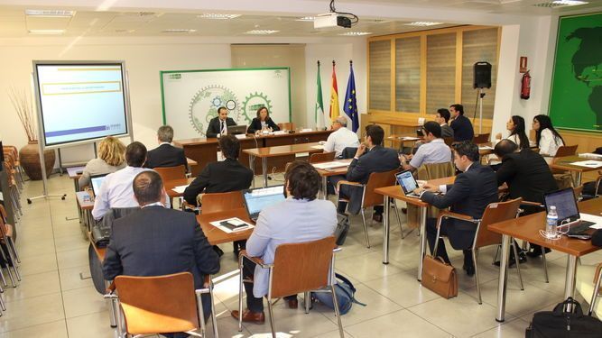 actividad-empresas-organizada-extenda_1159994127_71341015_667x375